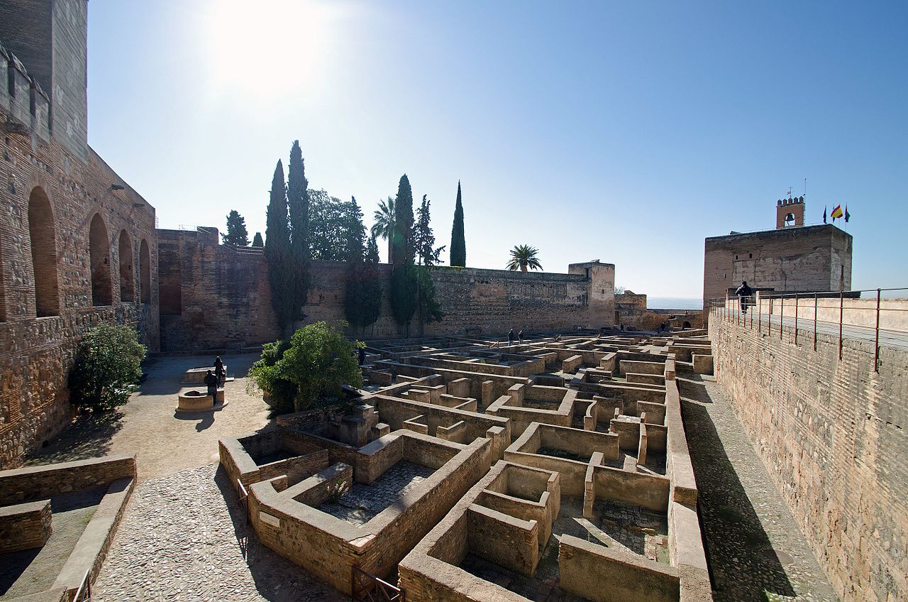 Plaza De Las Armas Alhambra Granada 6