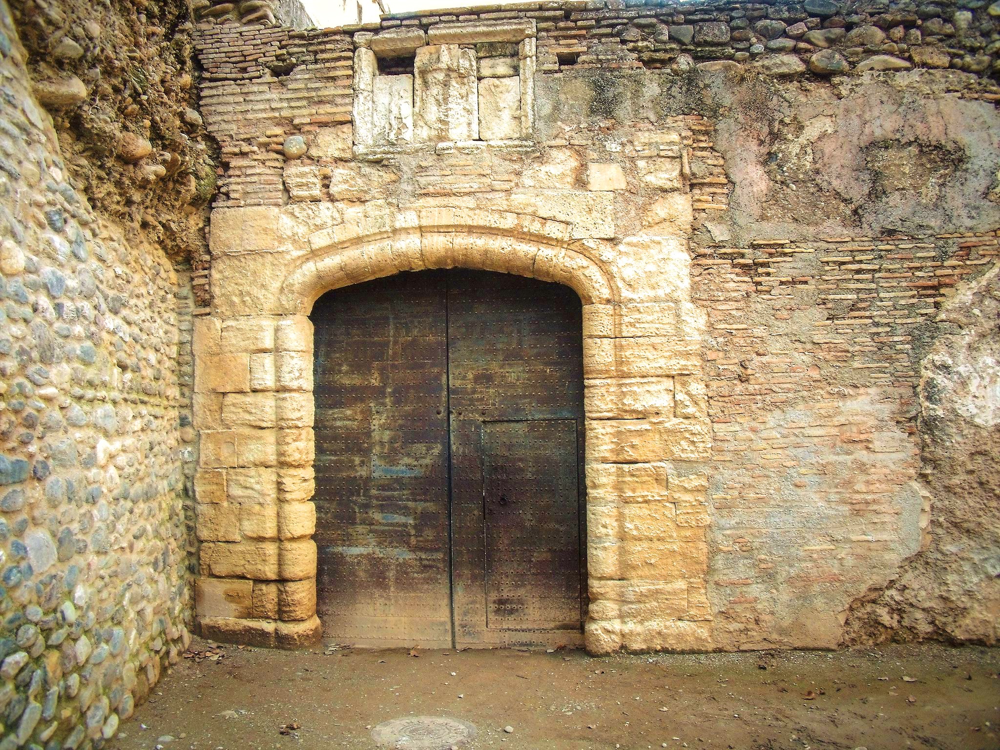 Puerta De Hierro Alhambra