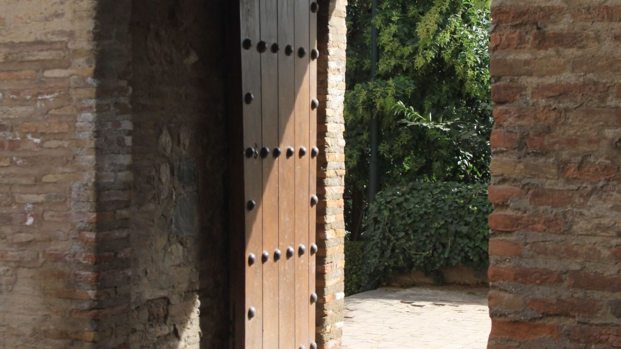 Puerta de los Carros Nomads Travel Guide
