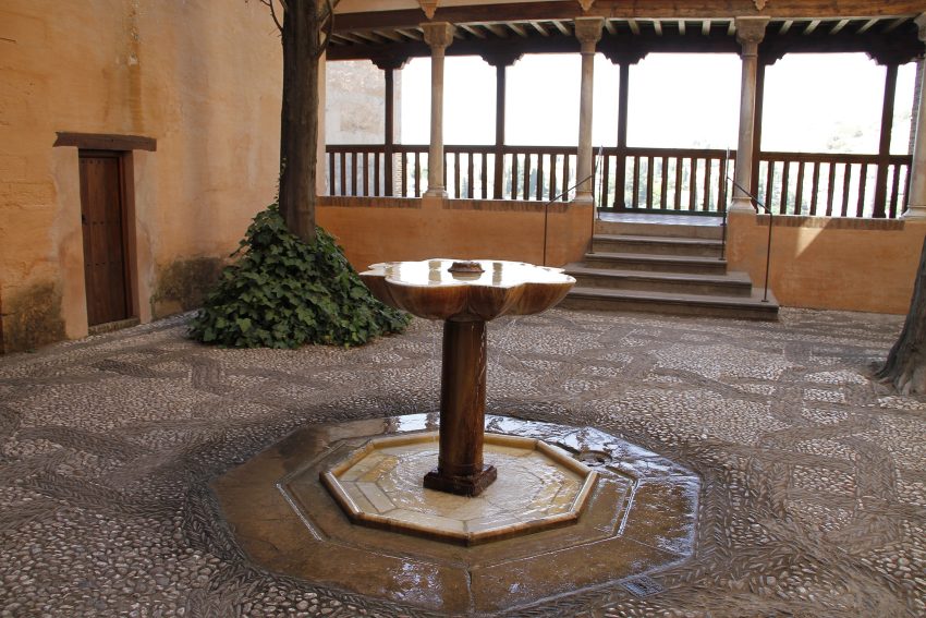 Fountain and viewing platform, Patio de la Reja, Alhambra
