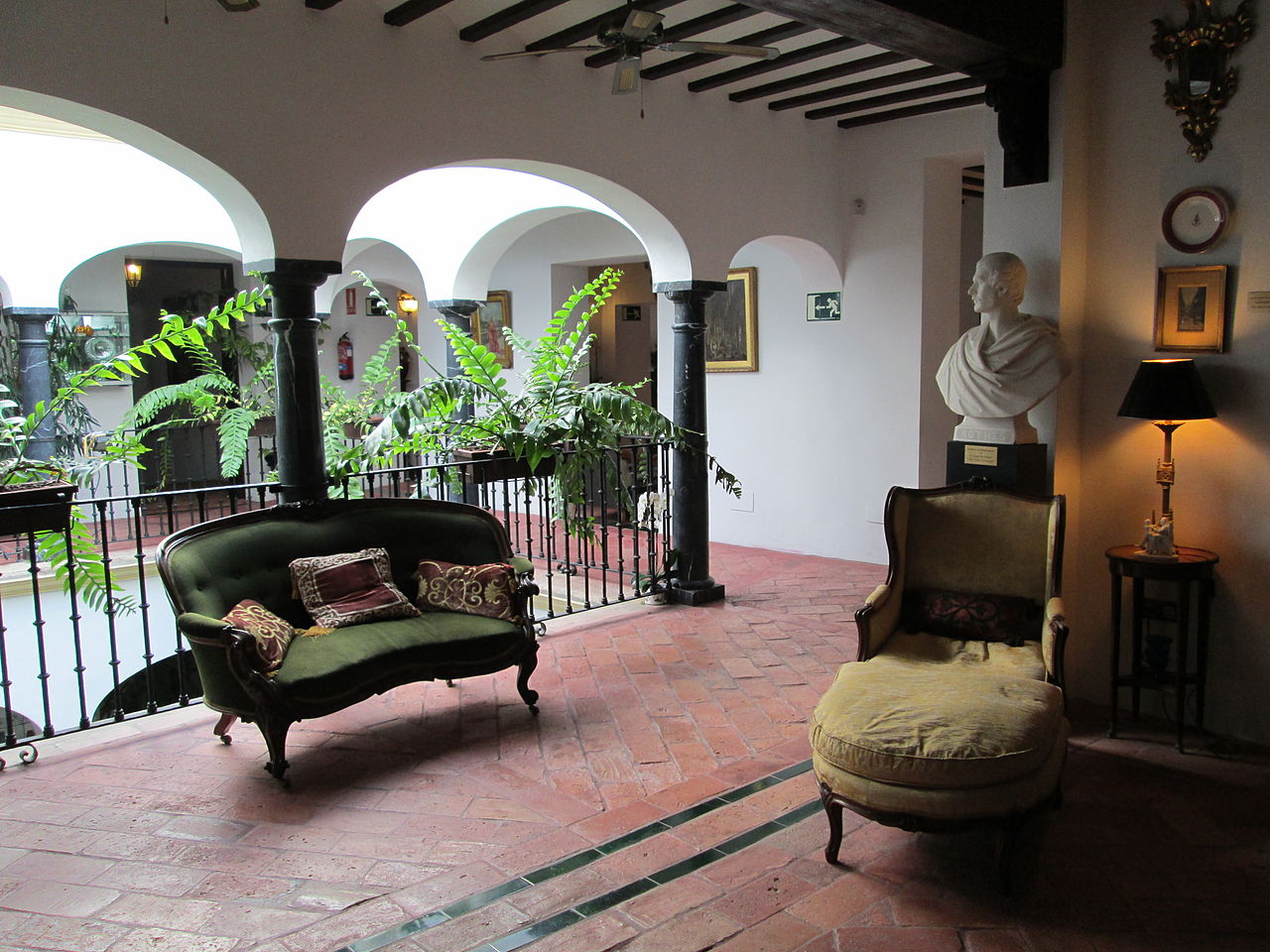 Museo Del Vidrio Y Cristal View