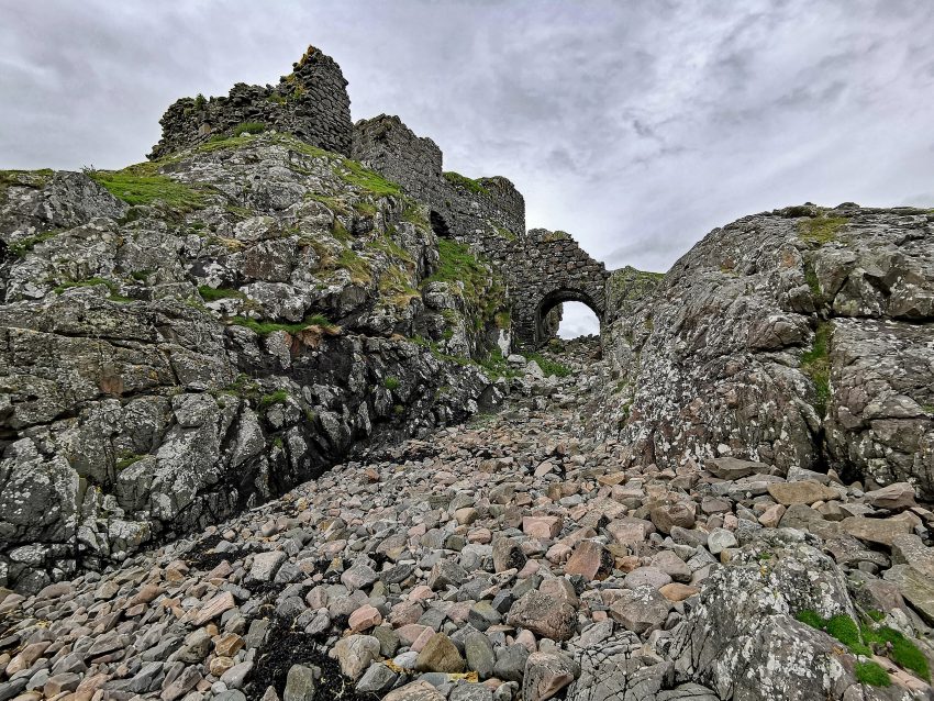 Skye Dunscaith Castle 4