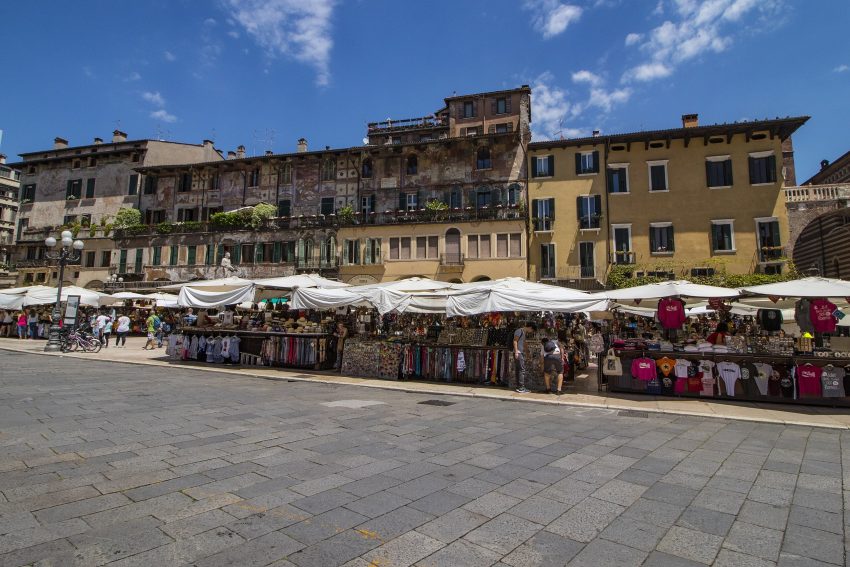 Piazza Delle Erbe Verona