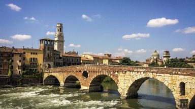 Self Guided Walking Tour of Verona (with maps!)-new