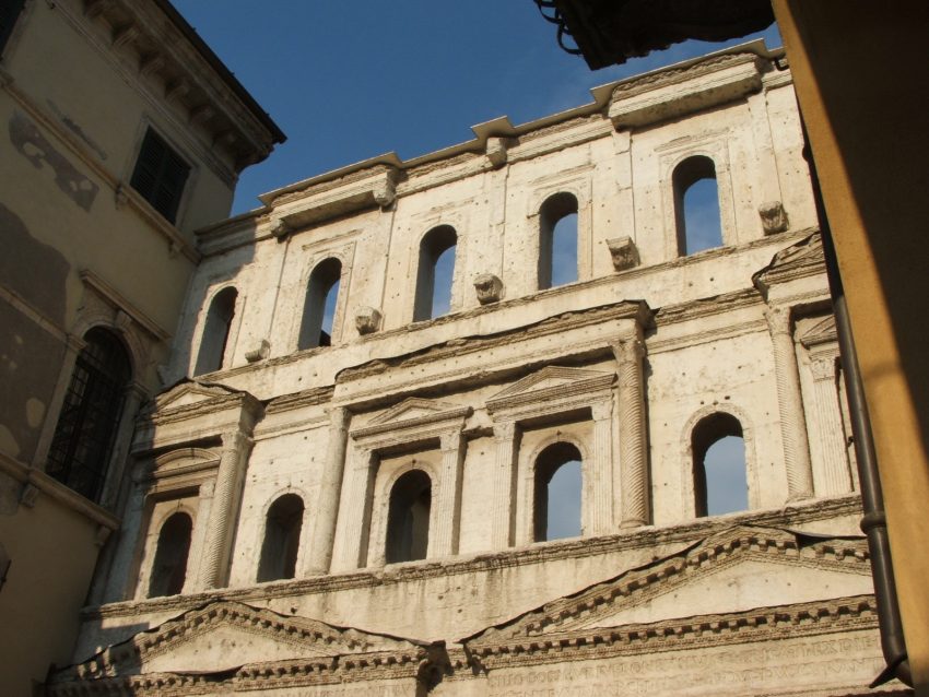 Porta Borsari, Verona