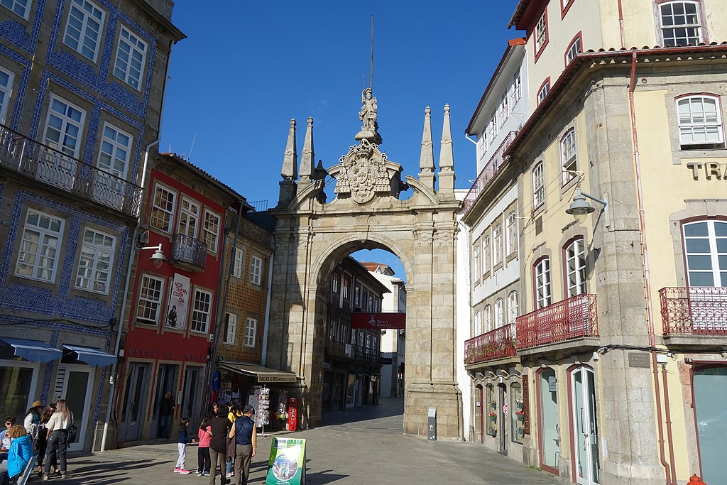 1024px Arco Da Porta Nova Braga