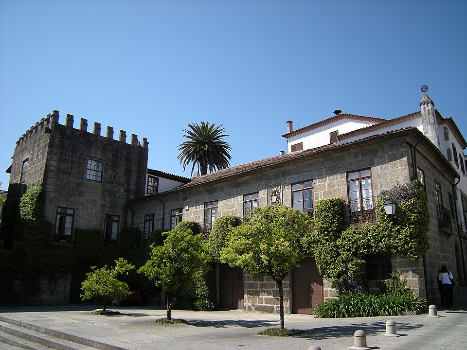 Casa E Largo Dos Laranjais