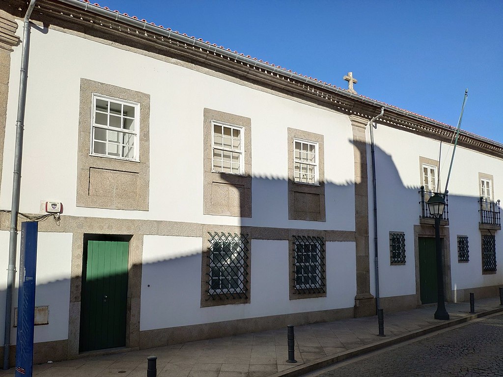 Edificio Do Antigo Paco Episcopal De Braganca