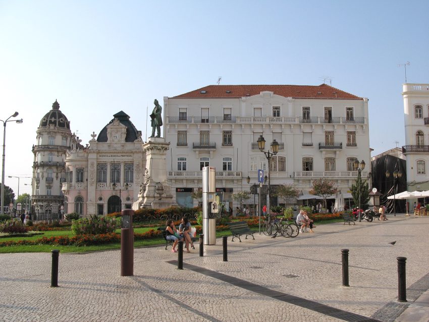 Largo da PortagemToll Square
