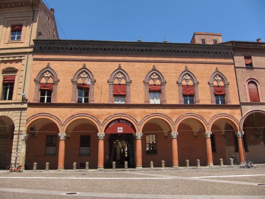 Corte Isolani, Bologna