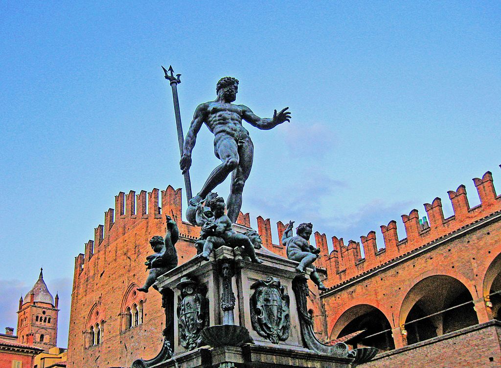 Fontana Del Nettuno E Palazzo Re Enzo