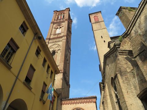 Self-Guided Walking Tour of Bologna (With Maps!)