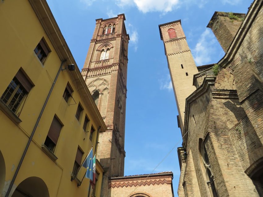 Free Walking Tour of Bologna