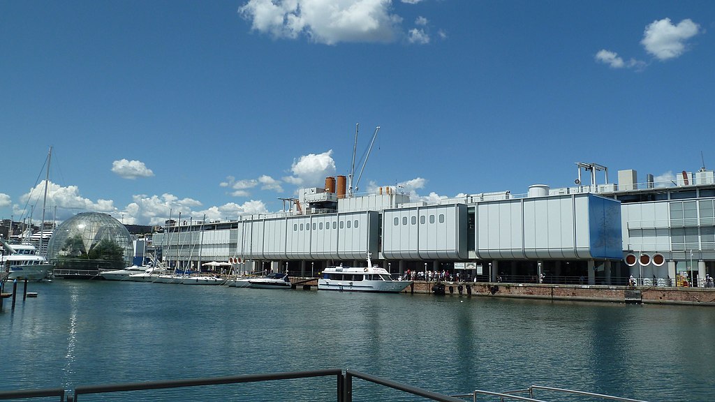 Genoa Aquarium With Biosphere
