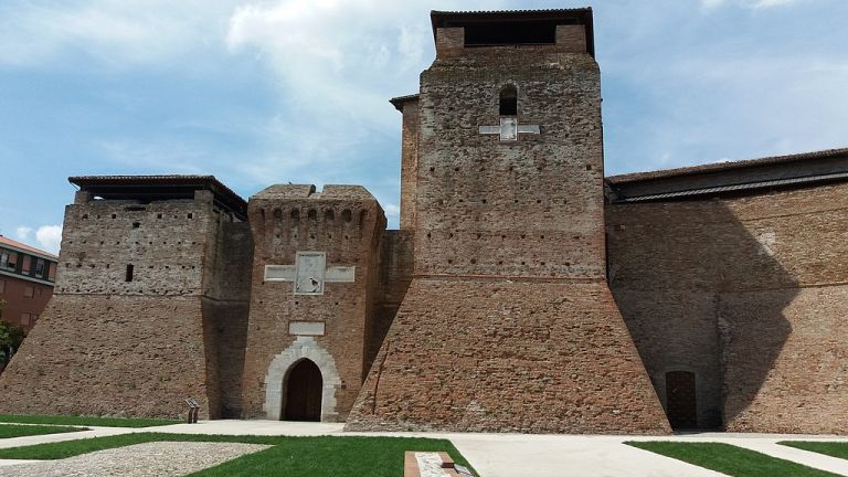 Castel Sismondo Nomads Travel Guide