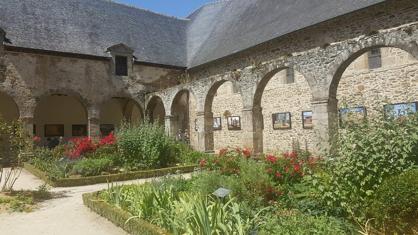 Abbaye Saint Magloire de Lehon cloitre