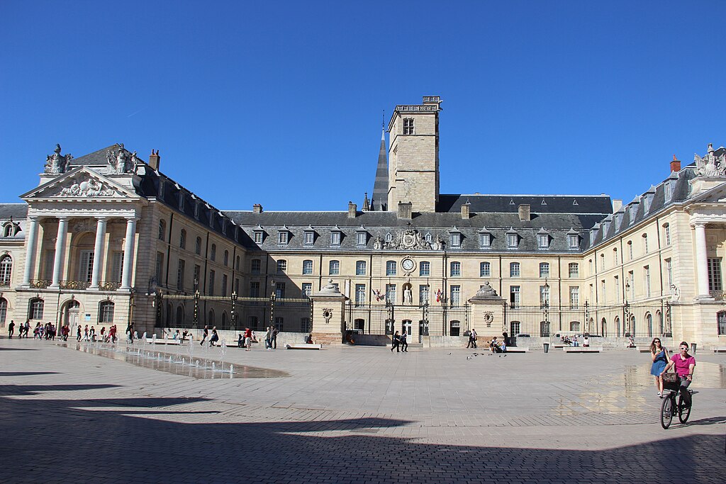 Palais Des Ducs De Bourgogne