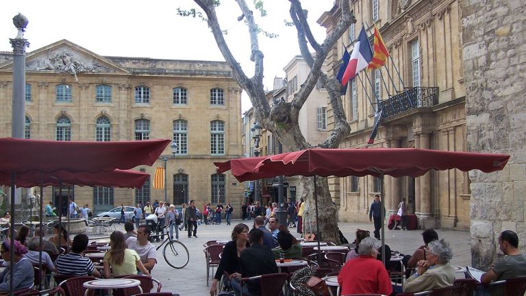 Place de l'Hôtel de Ville, Aix-en-Provence - Nomads Travel Guide