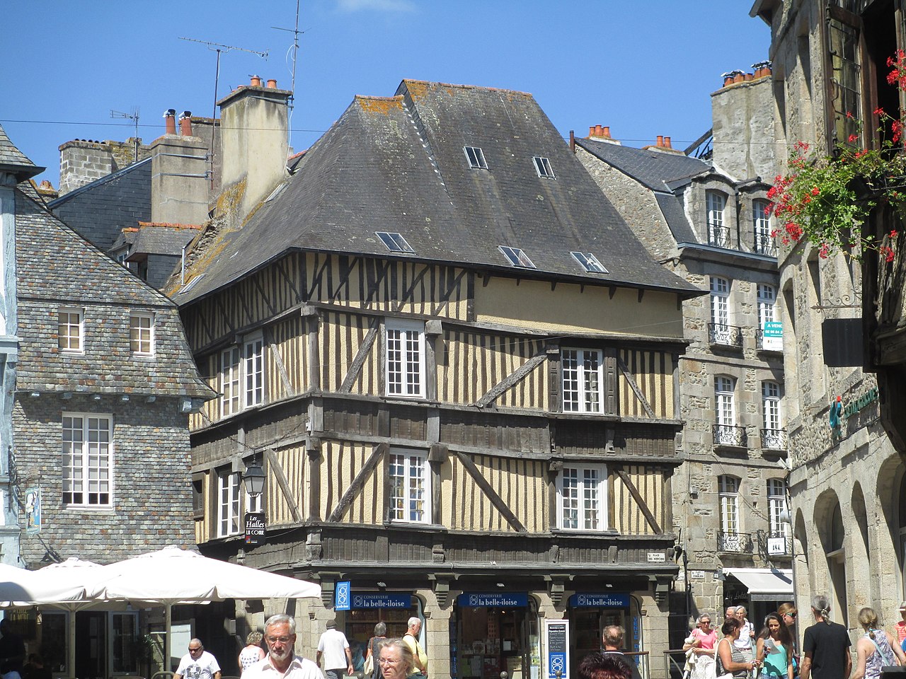 Place Des Merciers Dinan