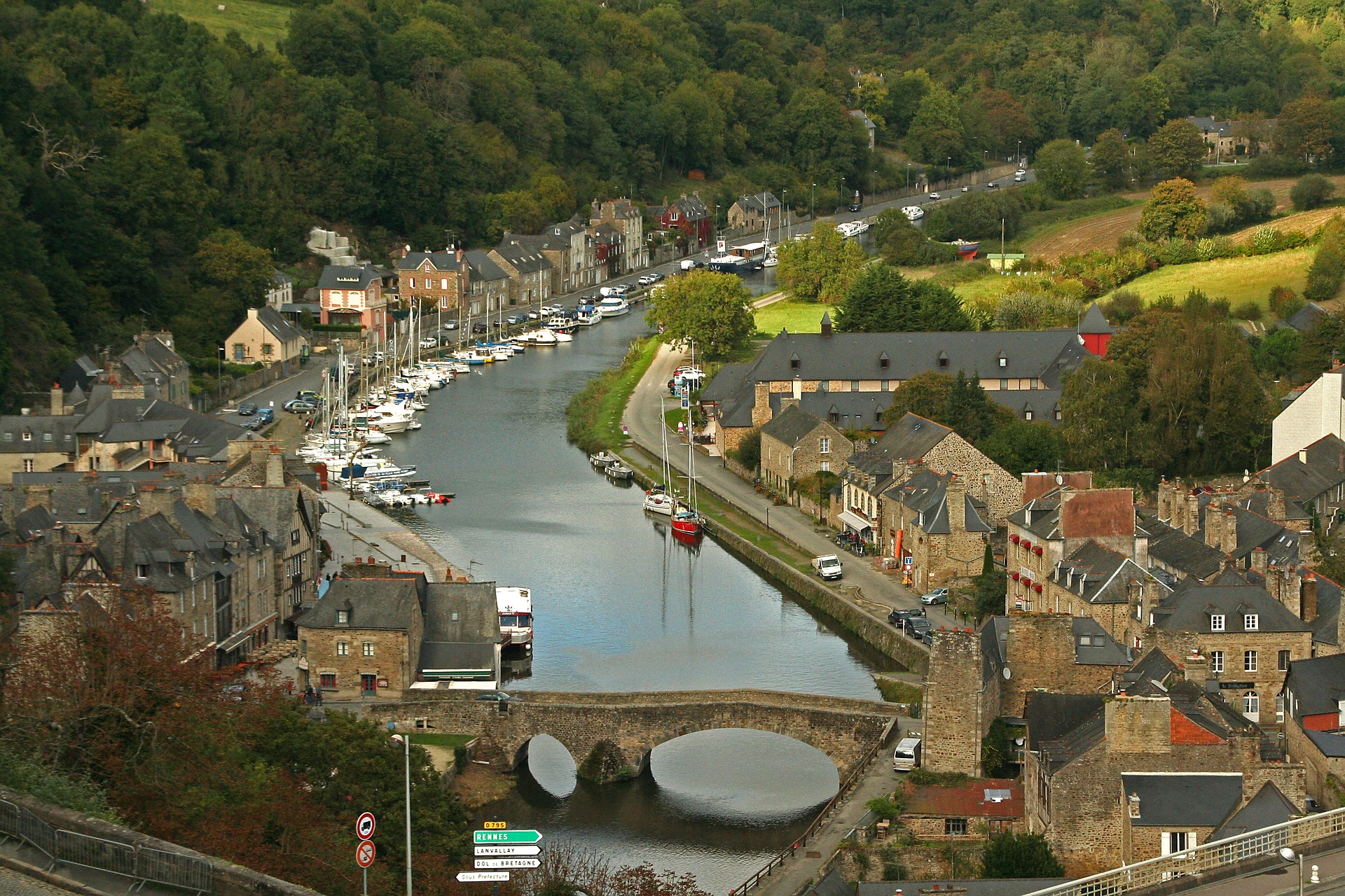 Walking Tour Of Dinan Lehon