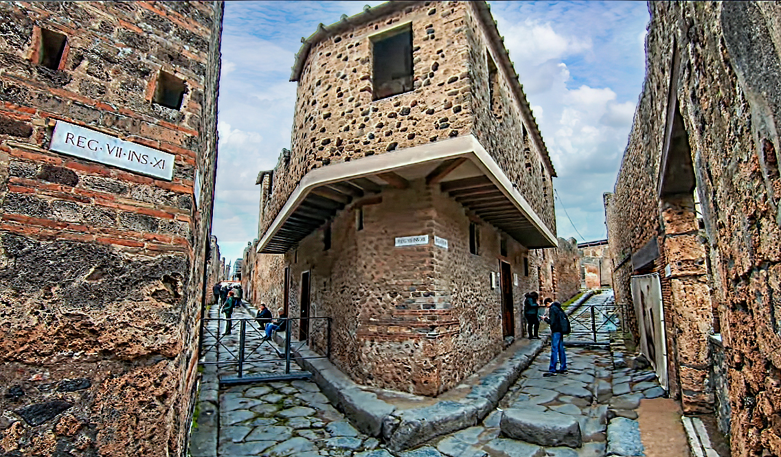 Lupanar Exterior Pompeii
