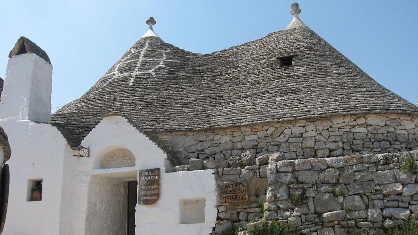 Alberobello Trullo Siamese