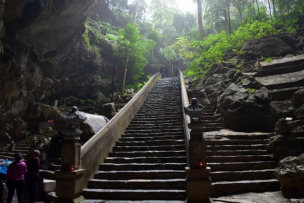 Houng Tich Cave