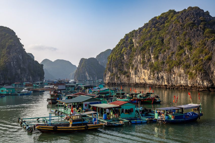 Cai Beo floating village