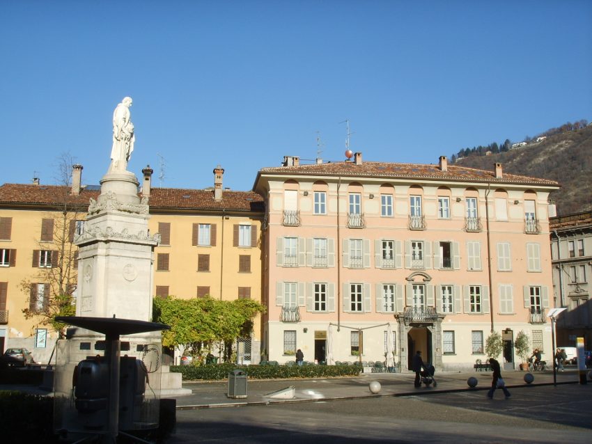Como piazza volta