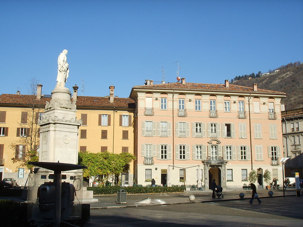 Como Piazza Volta
