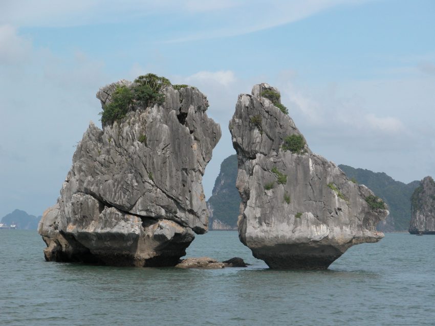 Ha Long bay The Kissing Rocks