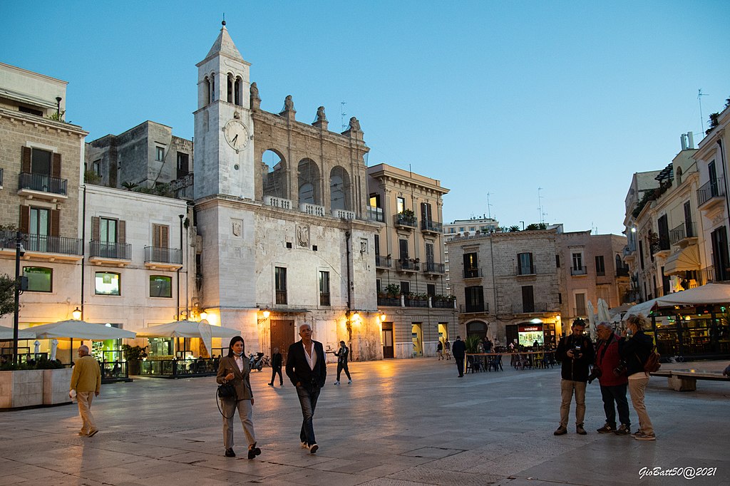 Piazza Del Ferrarese