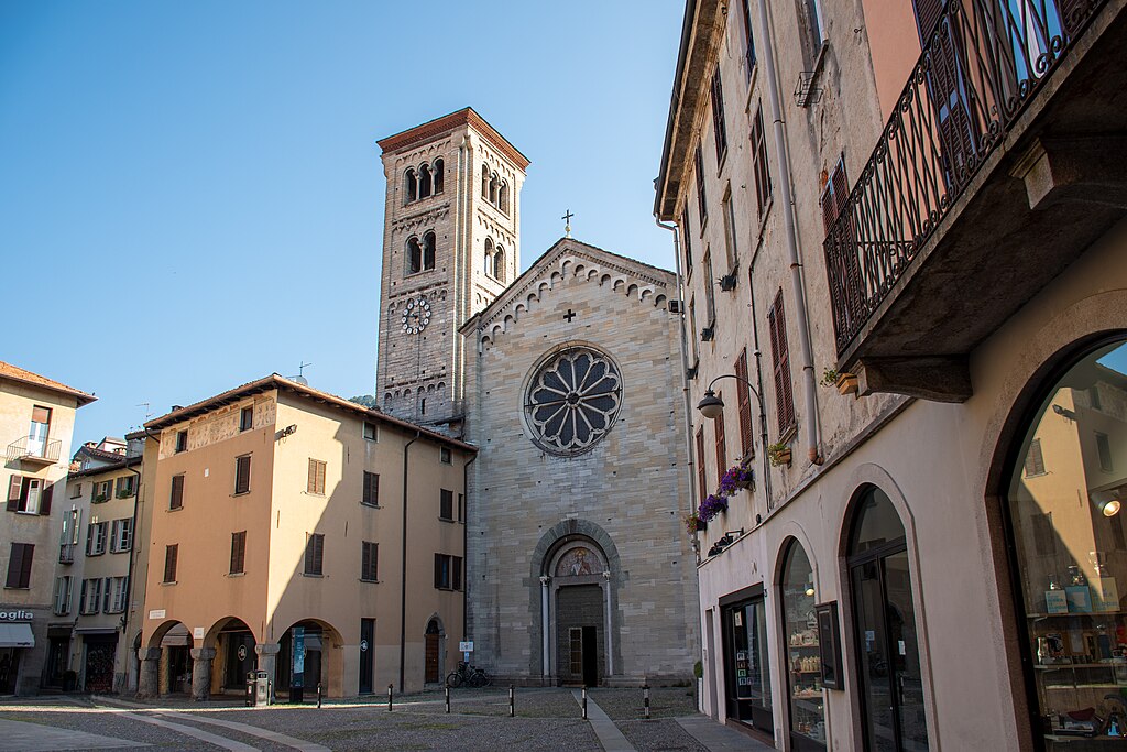 Pizza San Fedele Chiesa