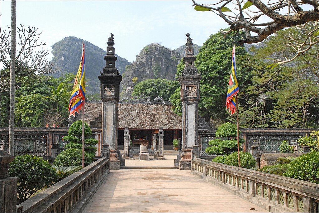 Temple Dinh Tien Hoang Hoa Lu