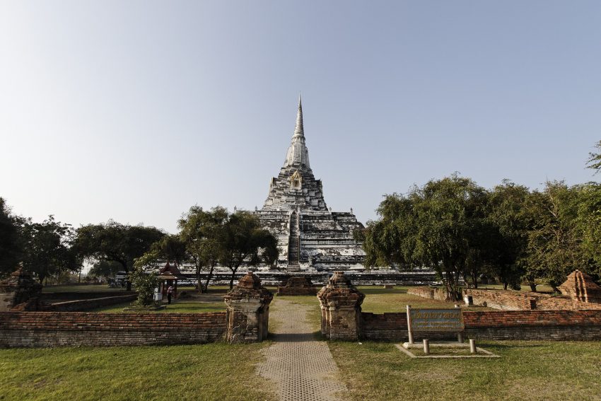 Wat Phu Khao Thong
