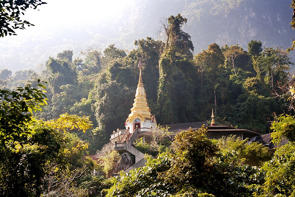 Wat Tham Pha Plong