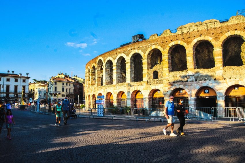 Stay in the historic center of Verona