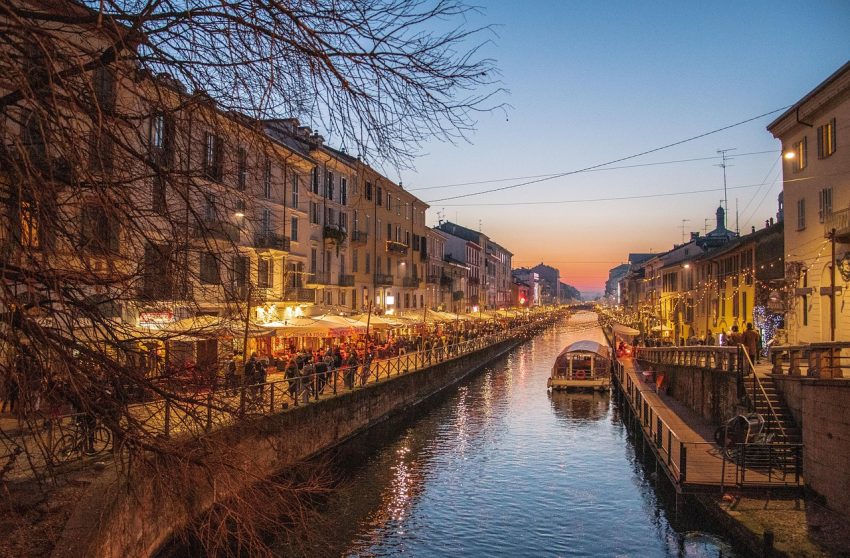 where to stay by Naviglio Grande canal milan