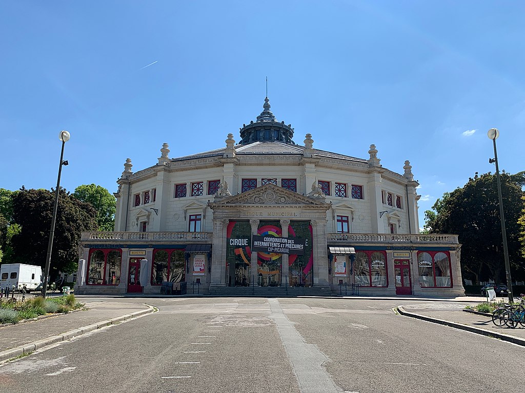 Cirque Jules Verne