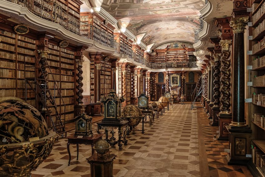 Clementinum baroque library