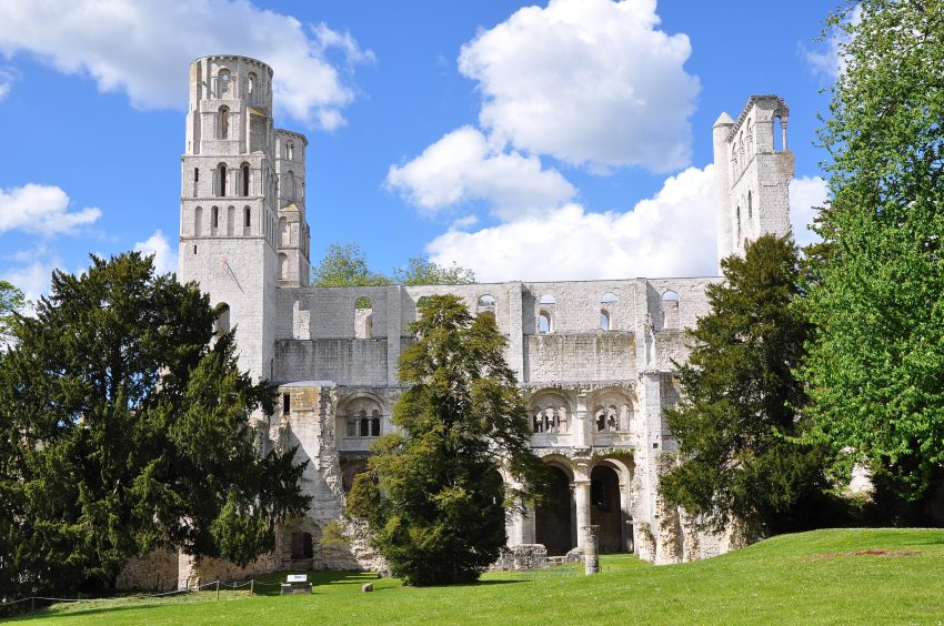 Overview of Abbaye de Jumièges