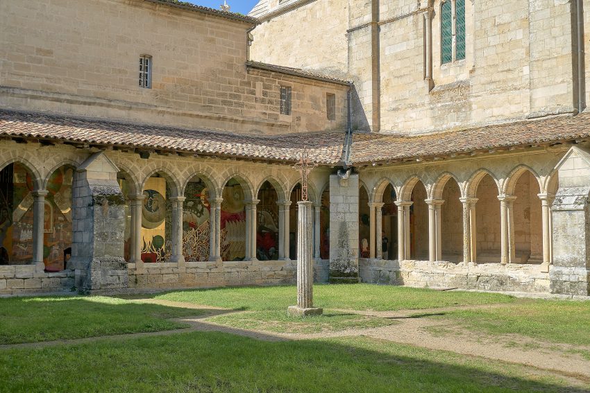 Saint Émilion Collégiale Saint Émilion cloister
