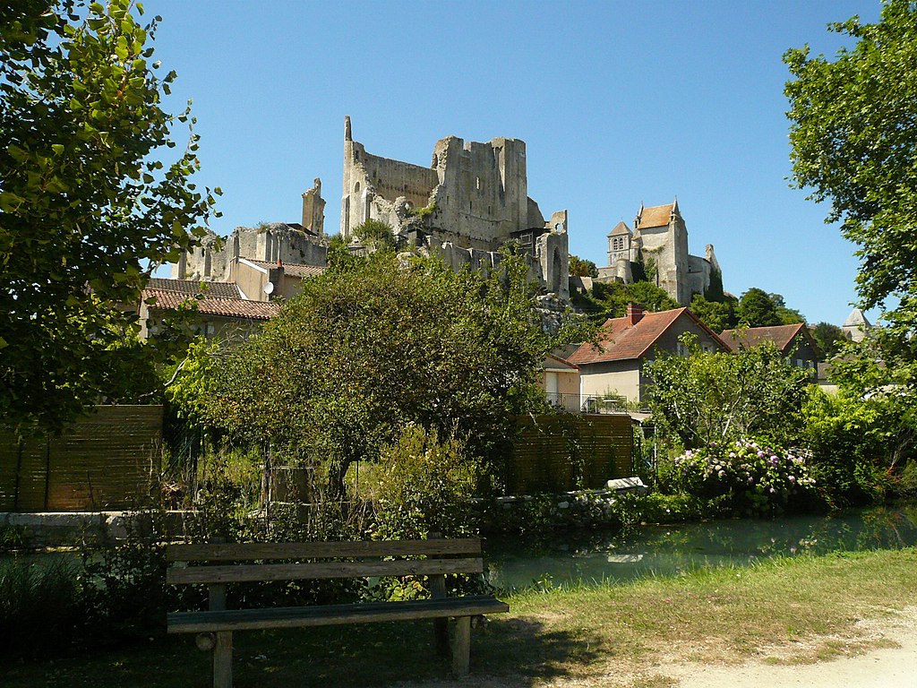 Ville Haute De Chauvigny