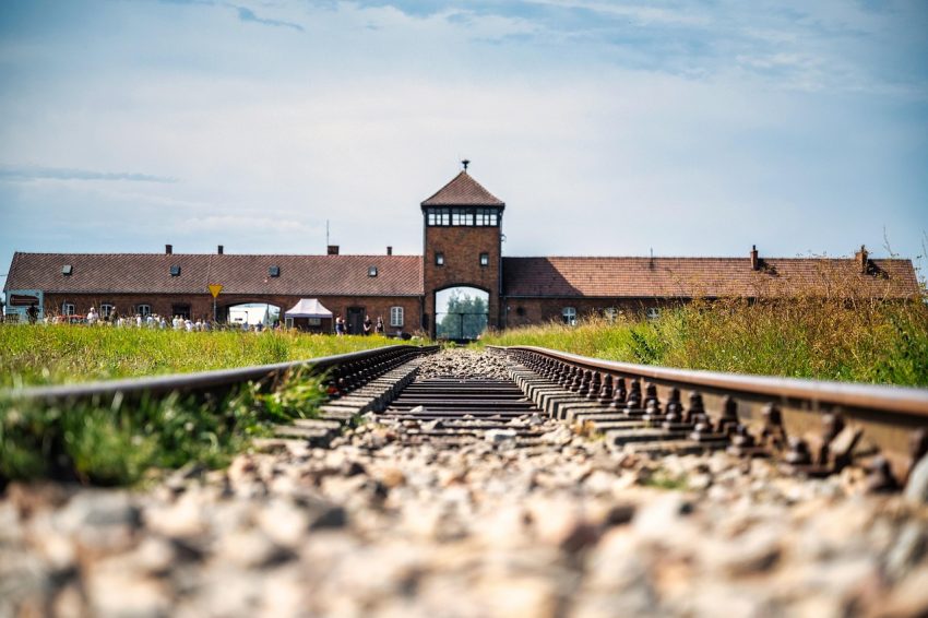 AUSCHWITZ BIRKENAU