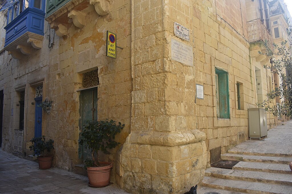 Auberge De Castille Et Portugal