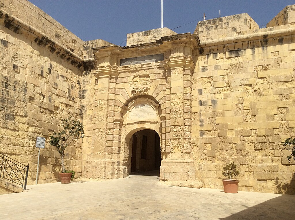 Main Gate, Borgo