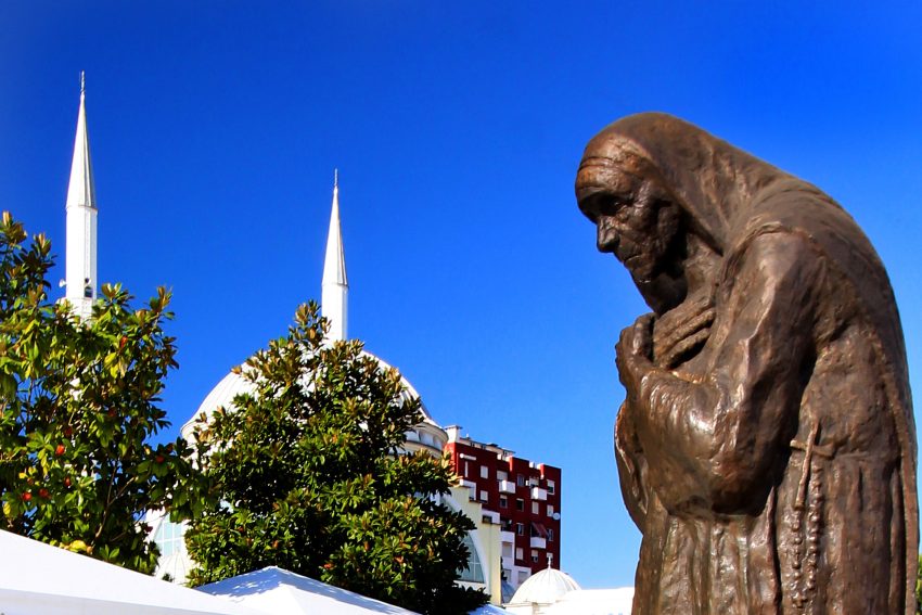 Mother Tereze Statue Shkodër