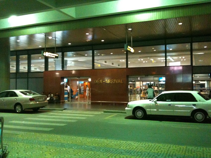 Arrivals door Noi Bai Airport