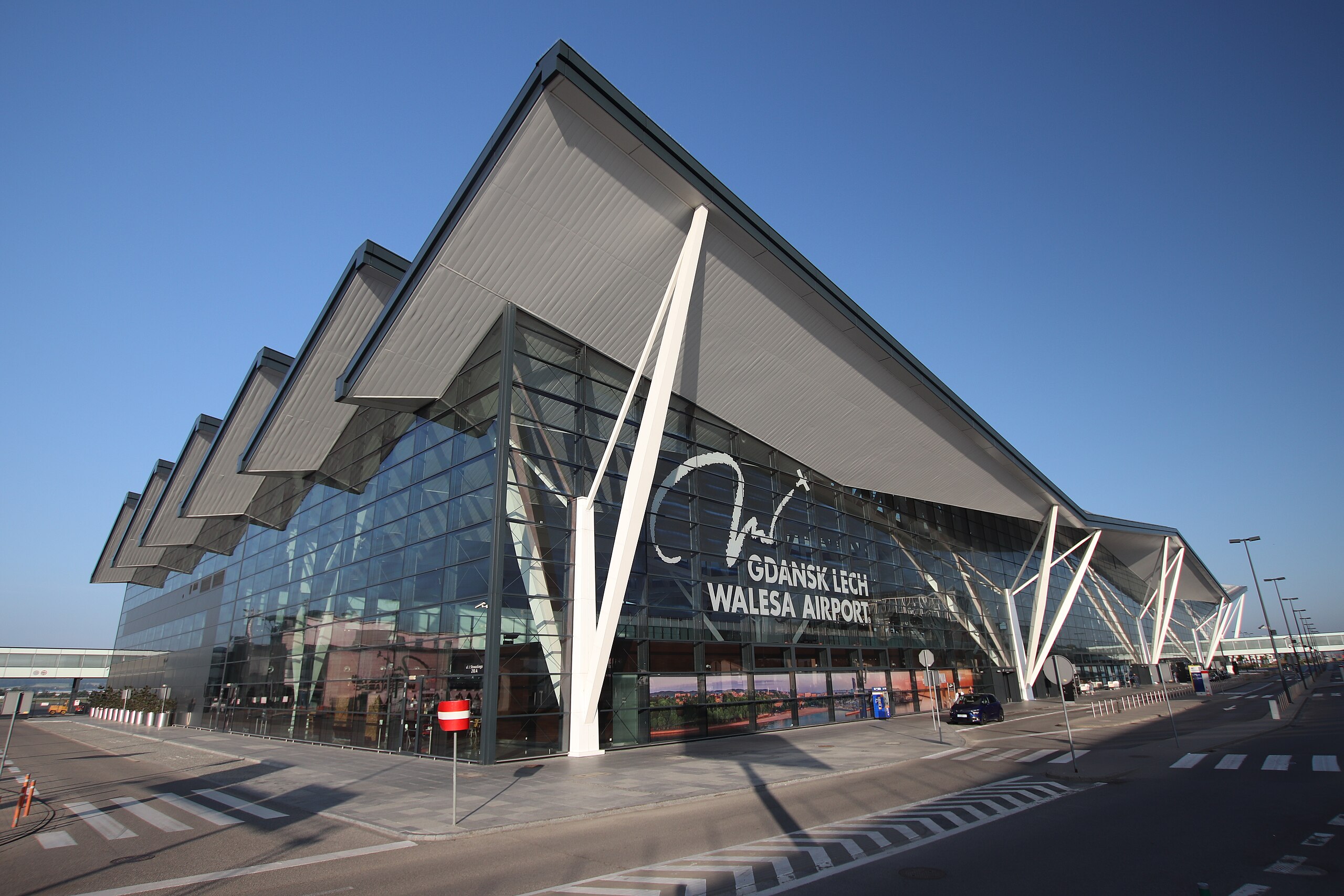 Lech Building Gdynia: The Complete Guide - Nomads Travel Guide