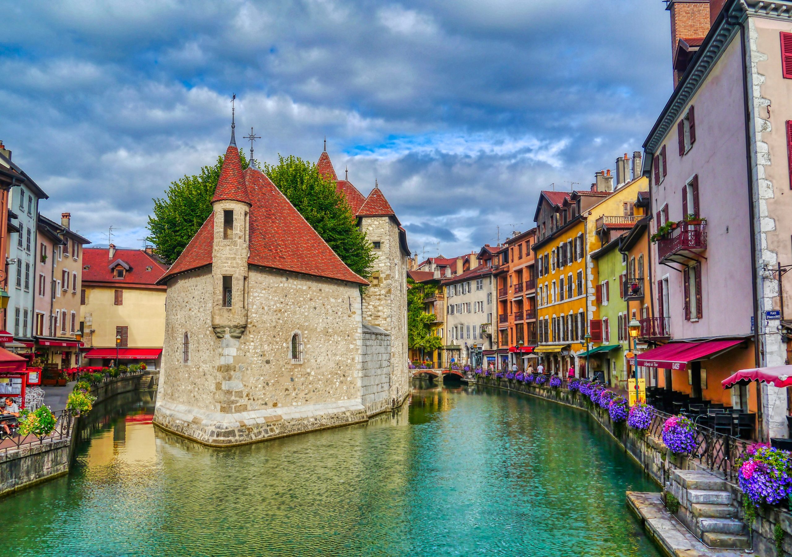 palais-de-i-le-annecy-2026-medieval-landmark-museum-in-the-old